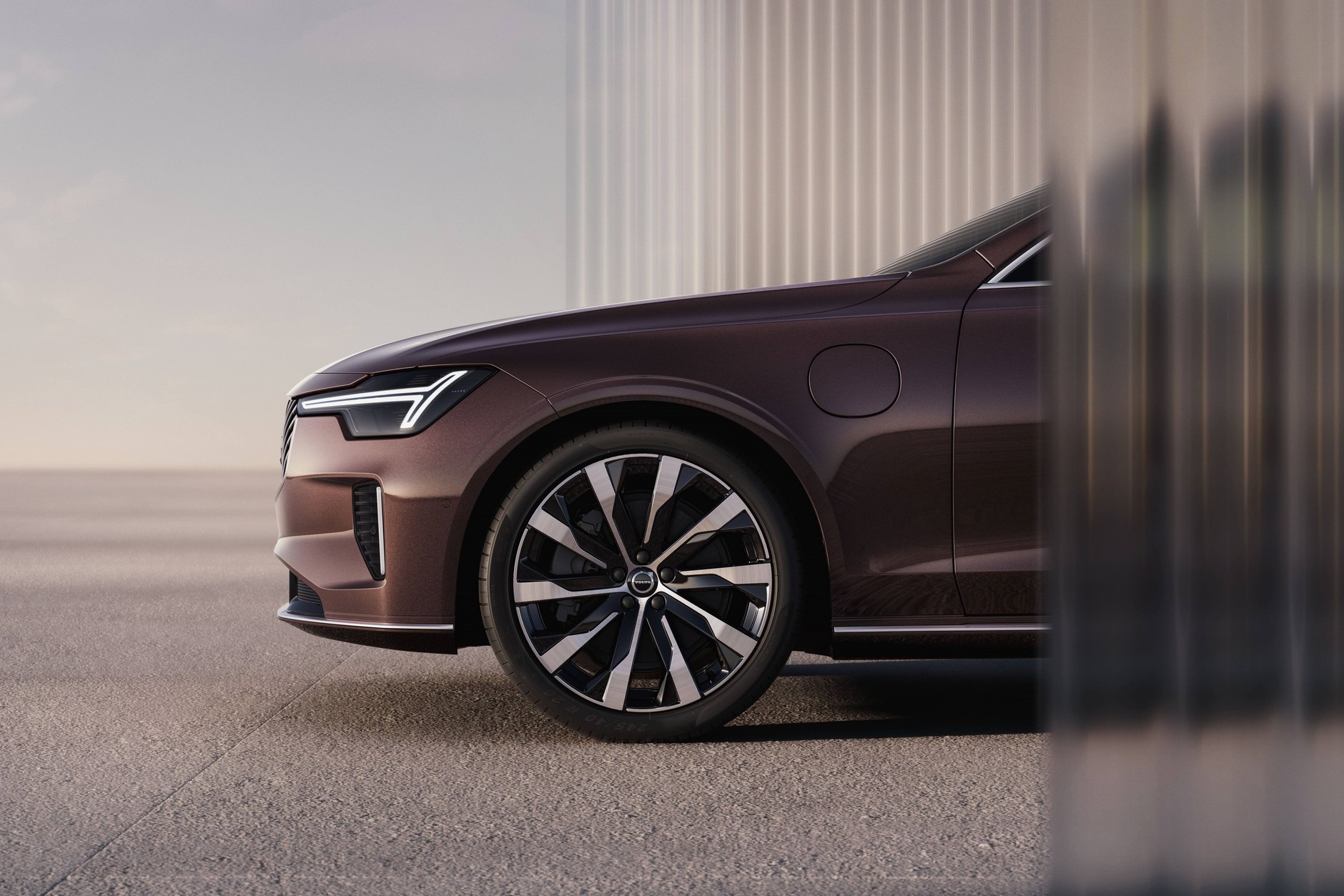 Volvo S90 daje wybór: miękka hybryda albo hybryda plug-in