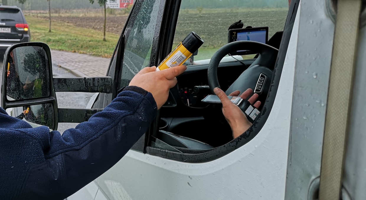 Zanika negatywna tradycja wśród polskich kierowców. Policja potwierdza, że mniej pijanych siada za kółkiem