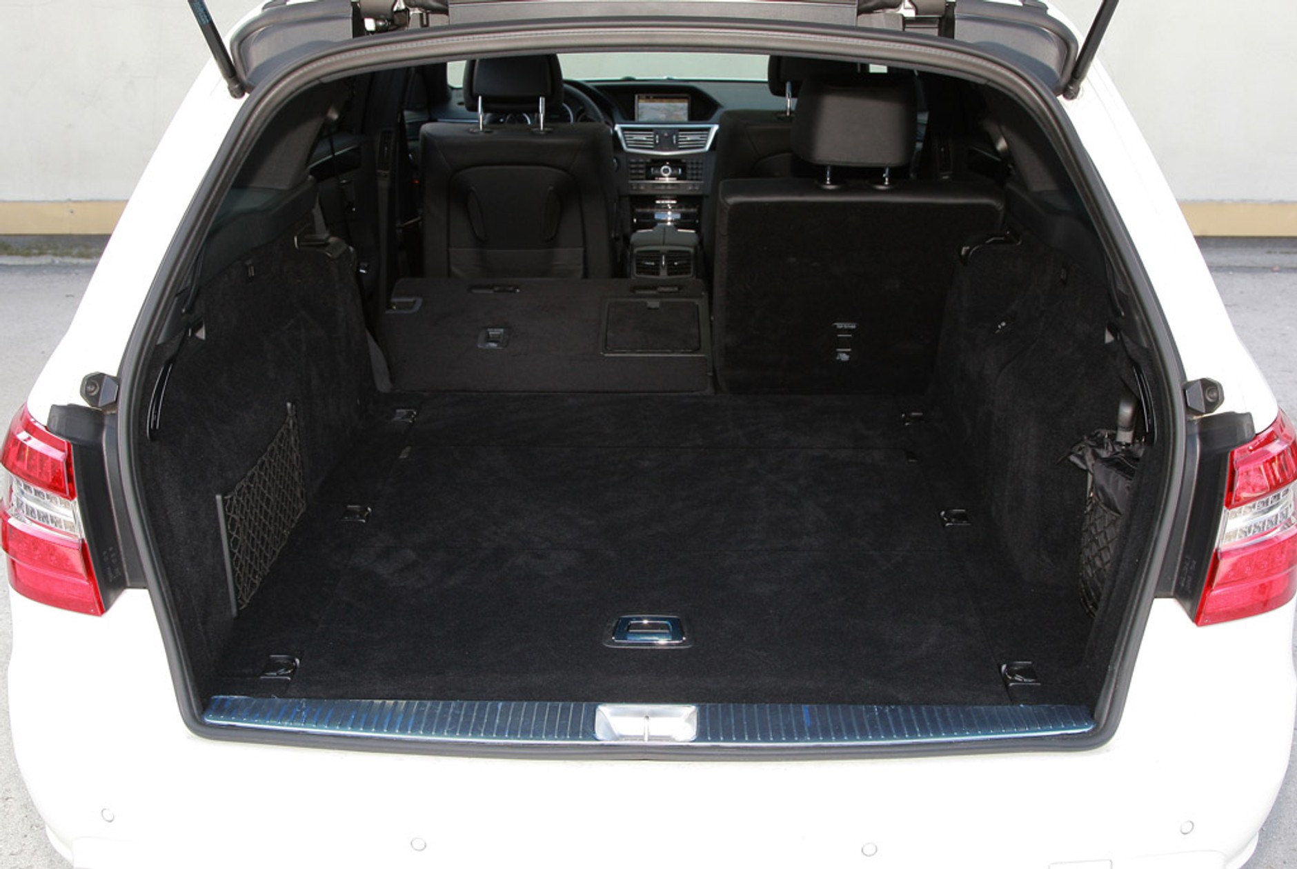 Skoda Superb kontra BMW serii 5 i Mercedes klasy E: czy Skoda okaże się lepsza od Mercedesa i BMW?