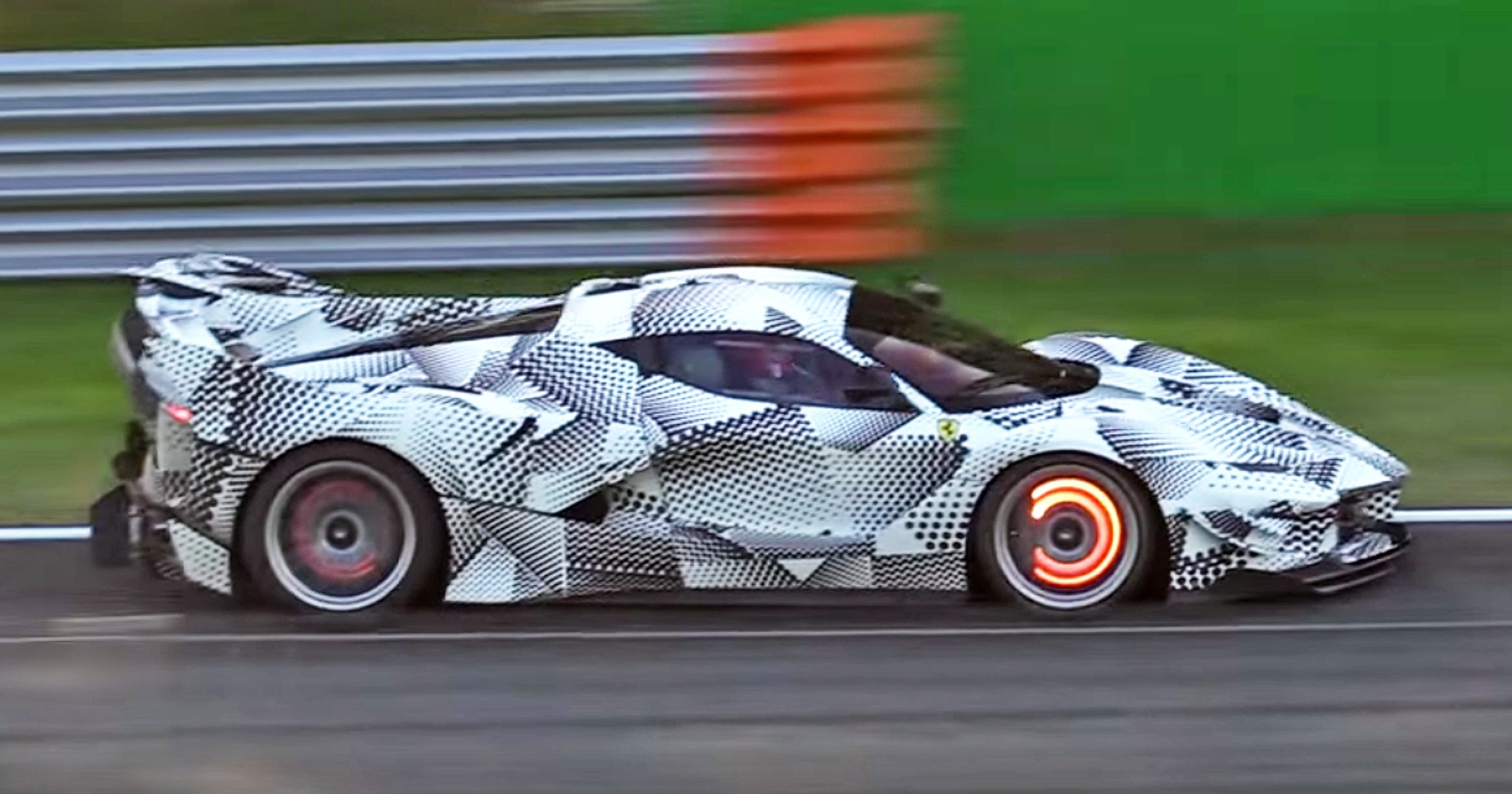 Ferrari FXXK Evoluzione - wyścig zbrojeń nie ma końća