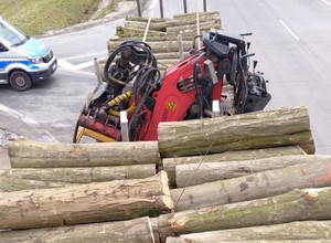 Włączył światło cofania, policjanci oniemieli. "Jakież było ich zdziwienie" [WIDEO]