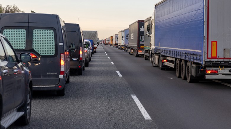 W Niemczech kierowcy stracili prawo jazdy po utworzeniu korytarza życia. Zdjęcie ilustracyjne