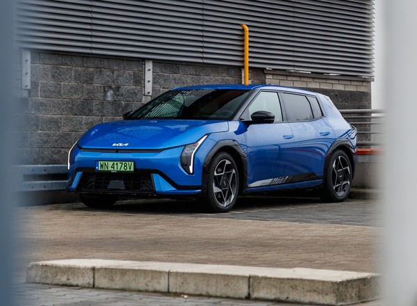 Kia EV4 to bezpieczna przystań na elektromobilnej mapie. Koreańczycy wiążą z nią nadzieje