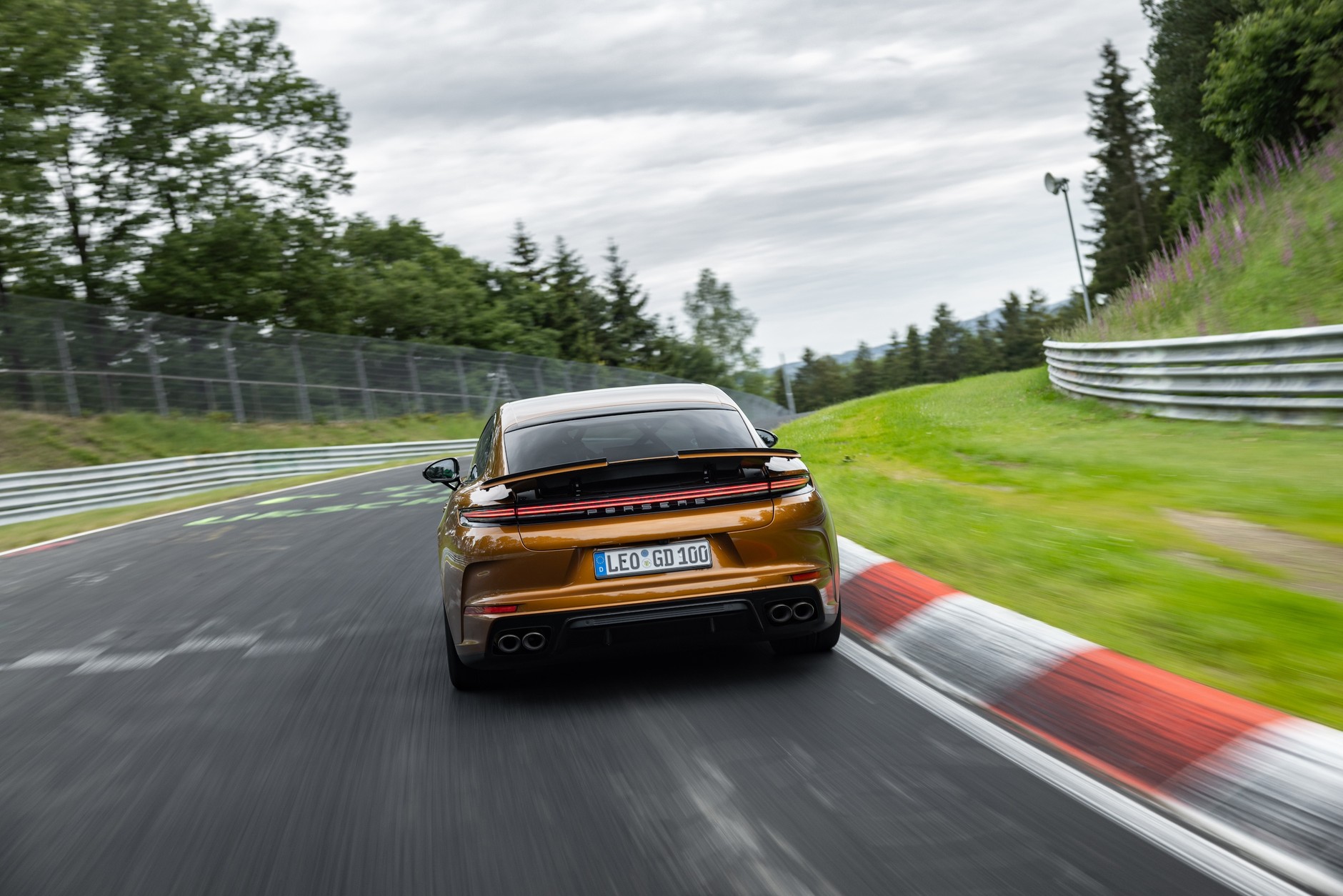 Porsche Panamera na torze Nurburgring
