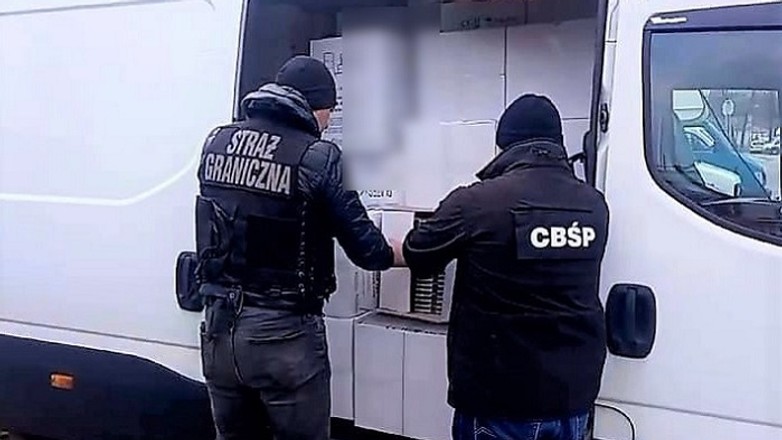 Zatrzymali busa. Strażnicy oniemieli, gdy zajrzeli na "pakę". Tyle tego było