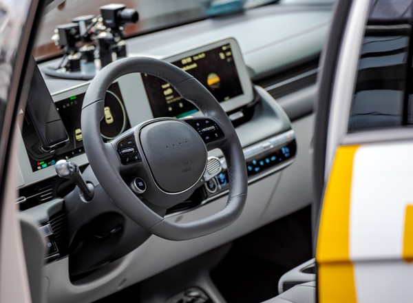 Autonomiczny Hyundai zdawał na "prawko". Jak mu poszło? Nie miał łatwo...