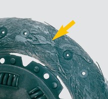 Zniszczone okładziny tarczy sprzęgła