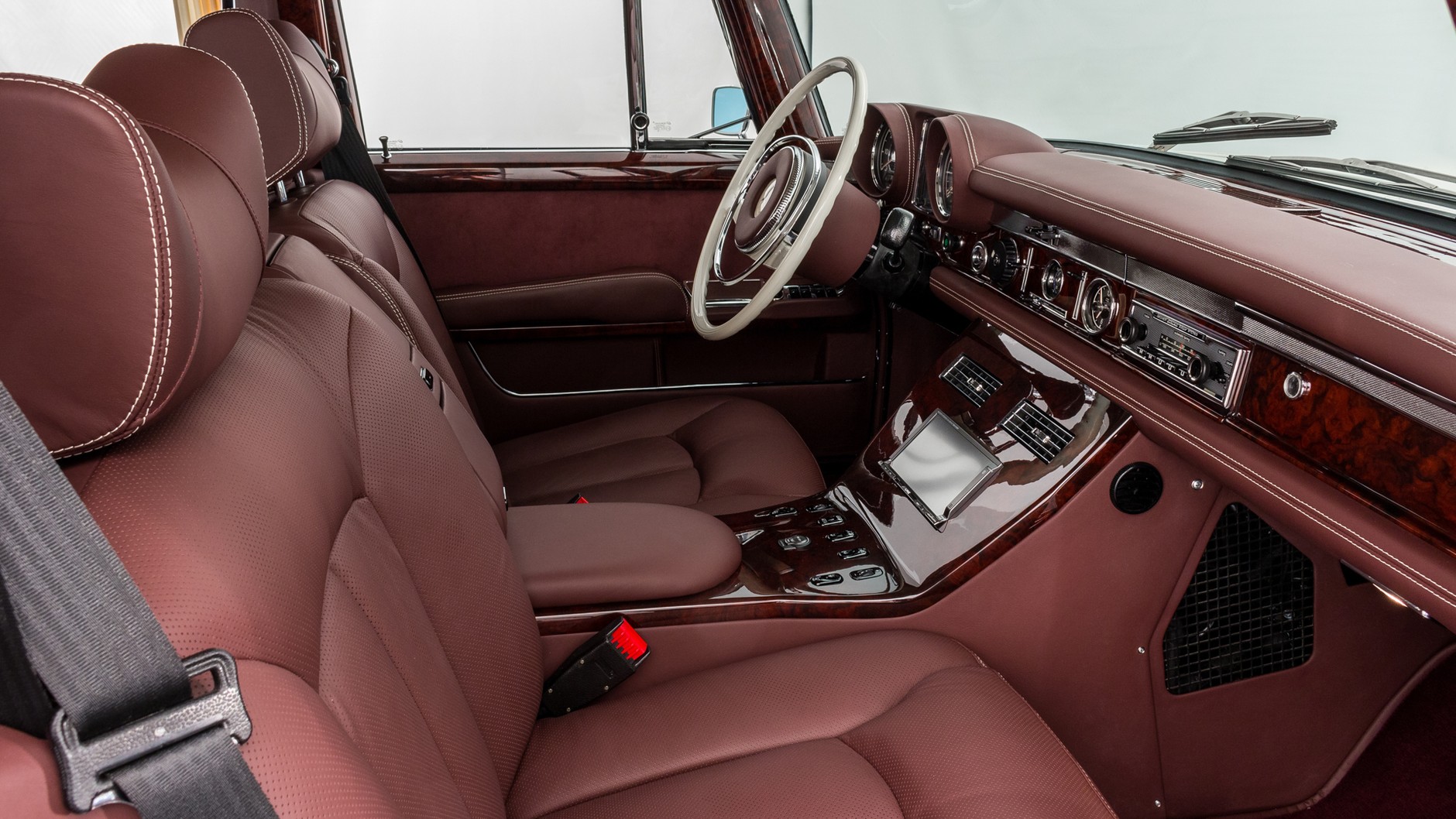 Mercedes-Benz W 100 600 Pullman 1 of 1 restomod
