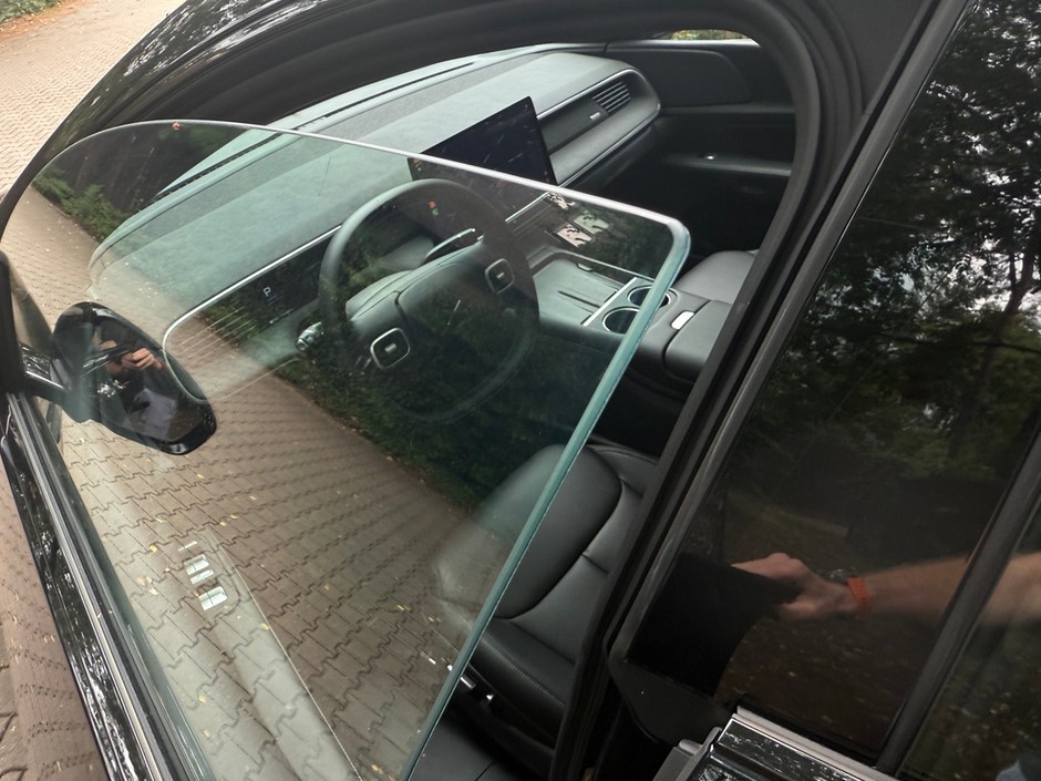 XPeng G6 AWD Performance – bezramkowe szyby