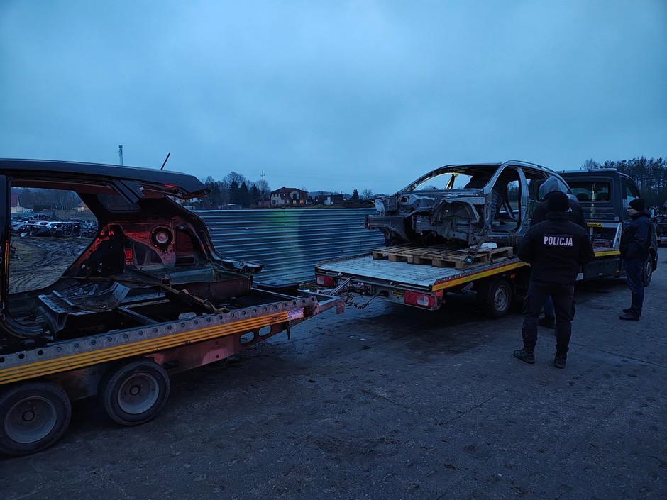 Akcja policji. Odzyskali i zabezpieczyli pojazdy o wartości niemal 3 mln zł