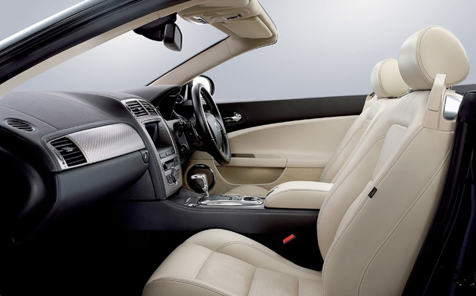 Genewa 2007: Jaguar XKR Portfolio