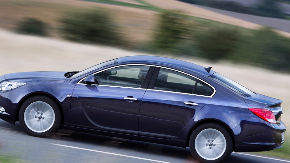 Podwójnie doładowany Opel Insignia
