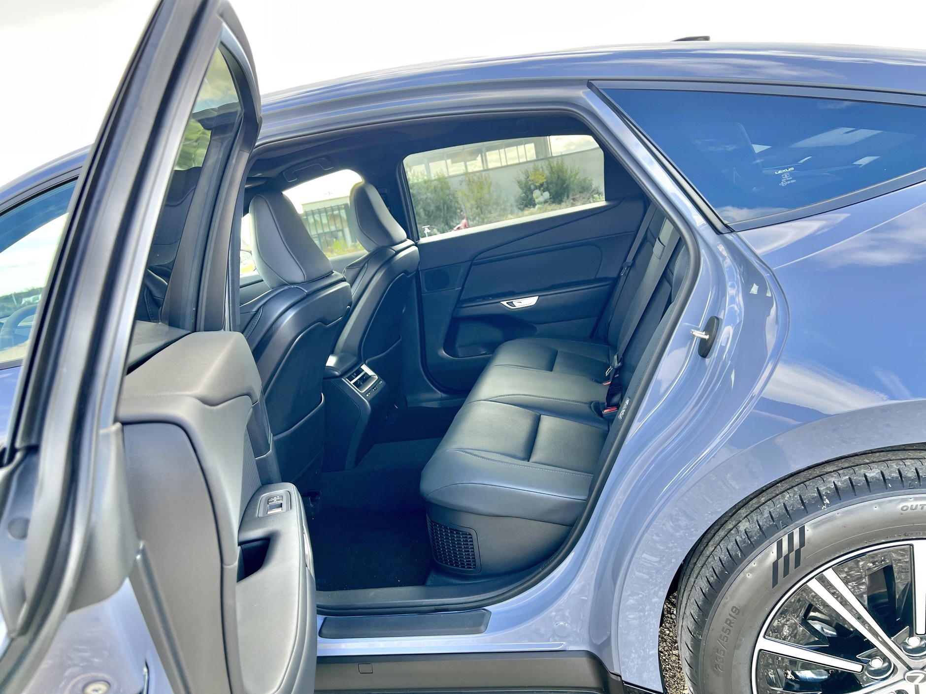Lexus ES (8. generacja)