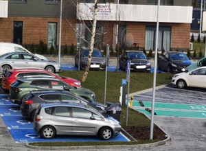 Pułapka pod marketami. Za zaparkowanie przed znakiem D-18 można dostać nawet 5 tys. zł mandatu
