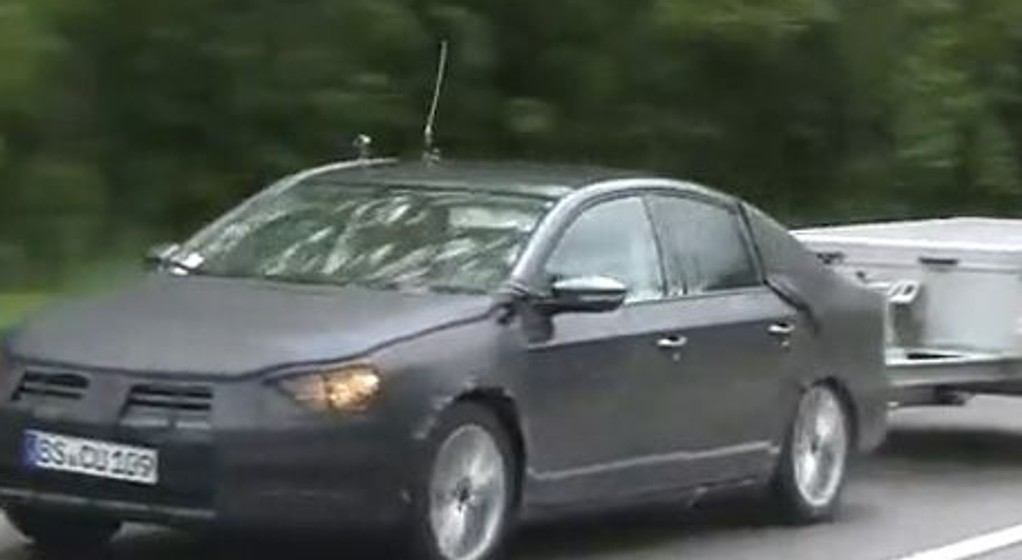 Zdjęcia szpiegowskie: nowy Volkswagen Passat podczas górskich testów (wideo)