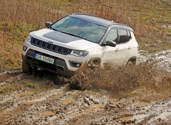 Jeep Compass Trailhawk – na bulwary i wertepy