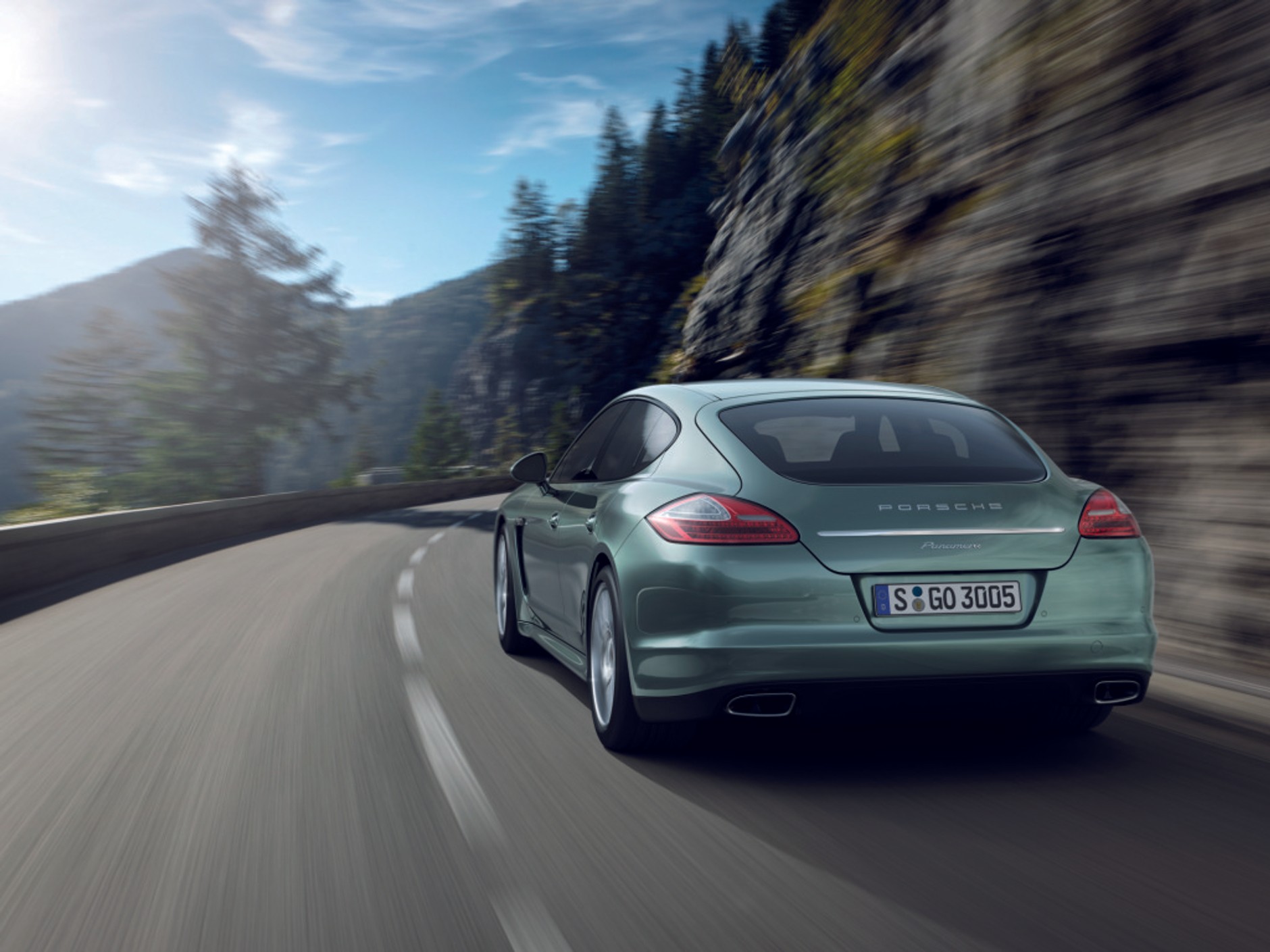 Nadjeżdża ekonomiczne Porsche Panamera Diesel