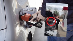 Przyjechała autem elektrycznym na stację benzynową. Chciała je zatankować [WIDEO]