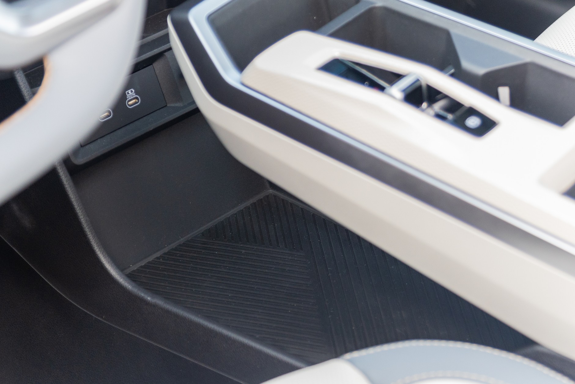 SsangYong Torres EVX