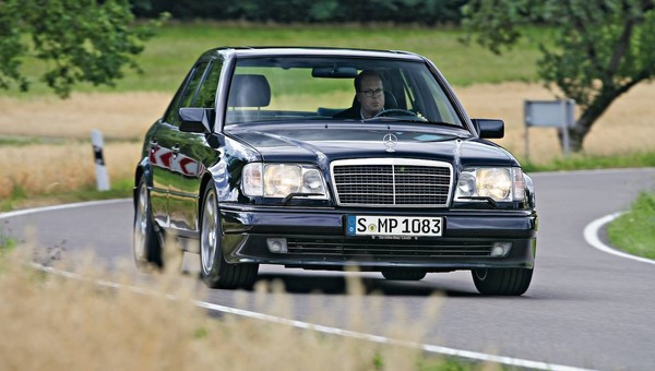 Mercedes E 60 AMG (W124) - radość z niepozorności