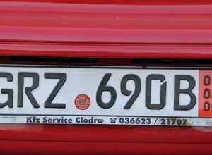 Jak długo można jeździć ze starymi tablicami rejestracyjnymi?