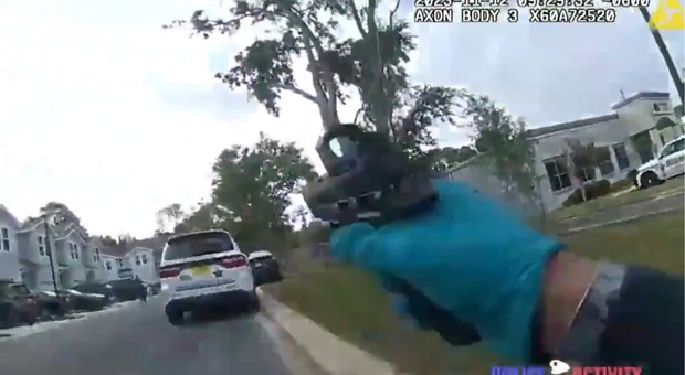 Policjanci otworzyli ogień do aresztanta w radiowozie. Jackson: kule latały mi nad głową [WIDEO]