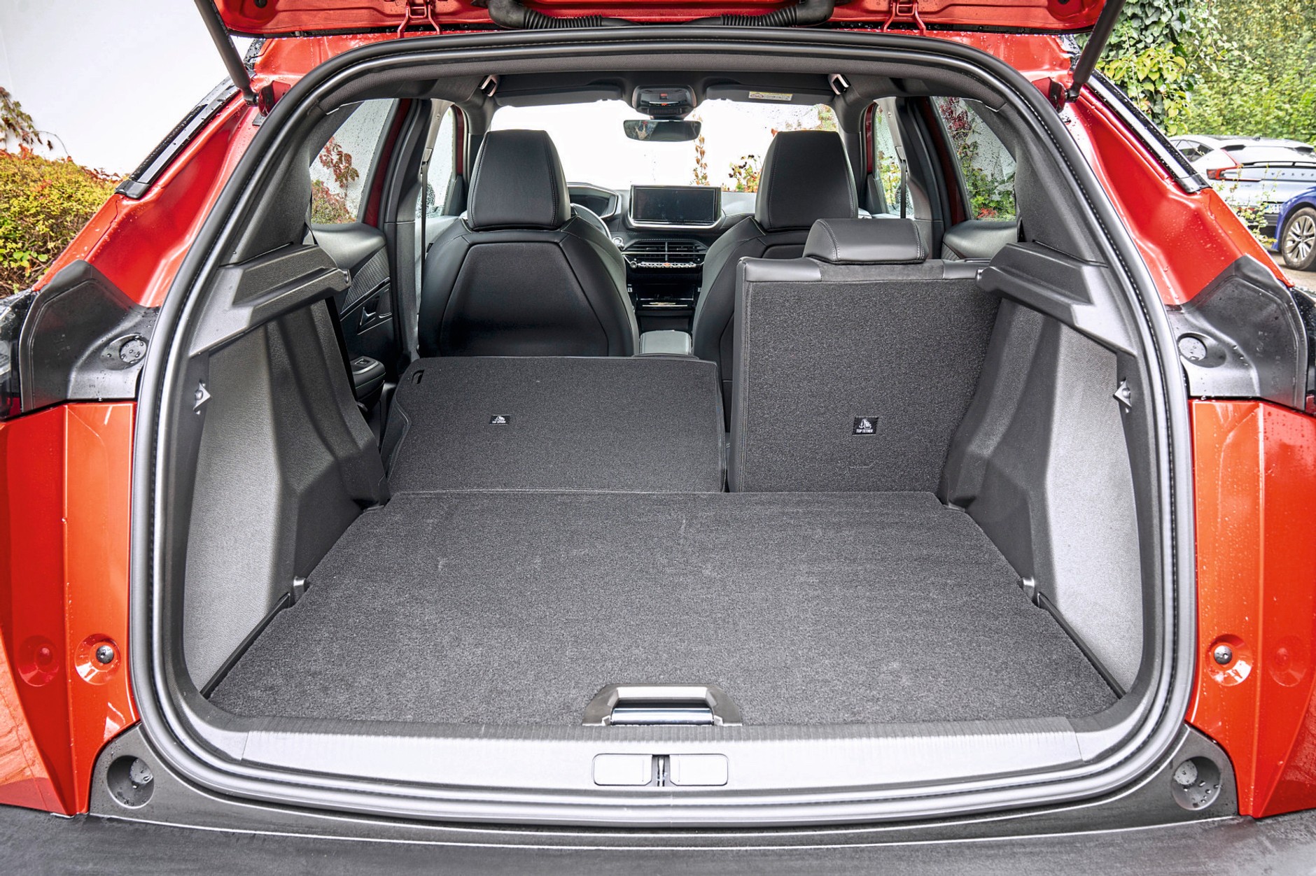 MG4 kontra Peugeot e-2008