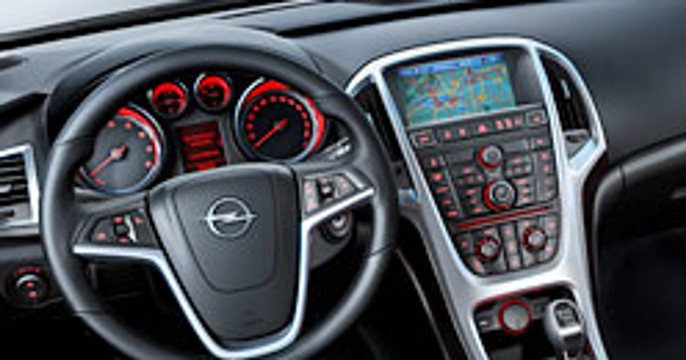 Opel Astra: pierwsze zdjęcie wnętrza, bagażnik 370 l (fotogaleria)