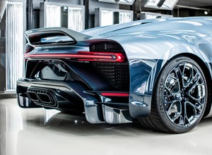 Unikalne Bugatti Chiron Profilee. Tapicerka z pasków o długości 2,5 km, 0-100 km/h w 2,3 s!