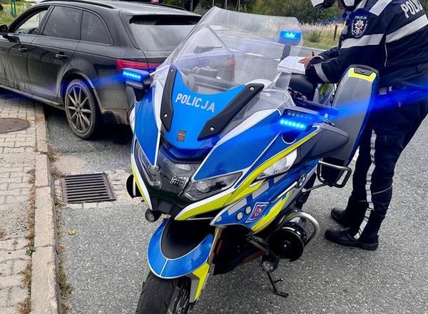 Policjanci zatrzymali ją za wyprzedzanie na podwójnej ciągłej. Odkryli dużo więcej