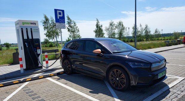 Nowy podatek od samochodów elektrycznych. Władze chcą załatać dziurę w budżecie