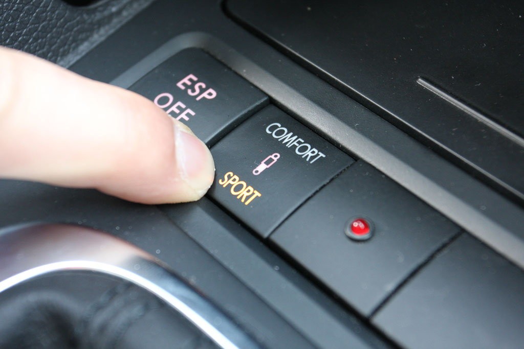 Amortyzatory o zmiennej charakterystyce tłumienia drastycznie podnoszą koszty napraw zawieszenia. Amortyzatory DCC w Passacie są dużo droższe niż standardowe