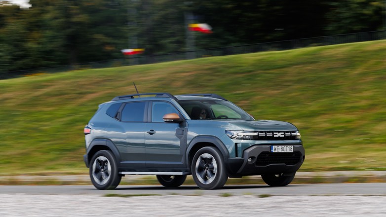 Dacia Duster kontra MG ZS. Porównanie dwóch budżetowych samochodów