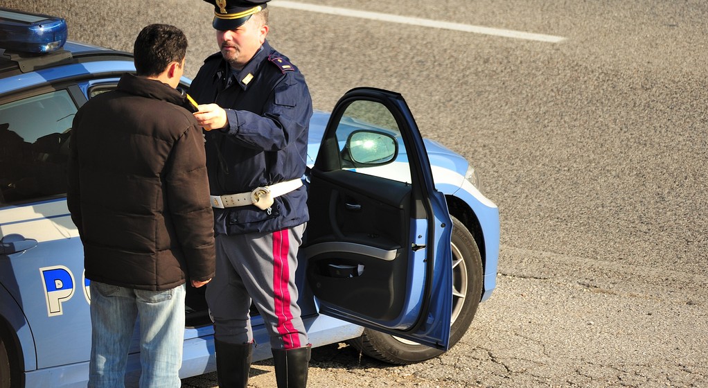 Włoska policja – kontrola drogowa