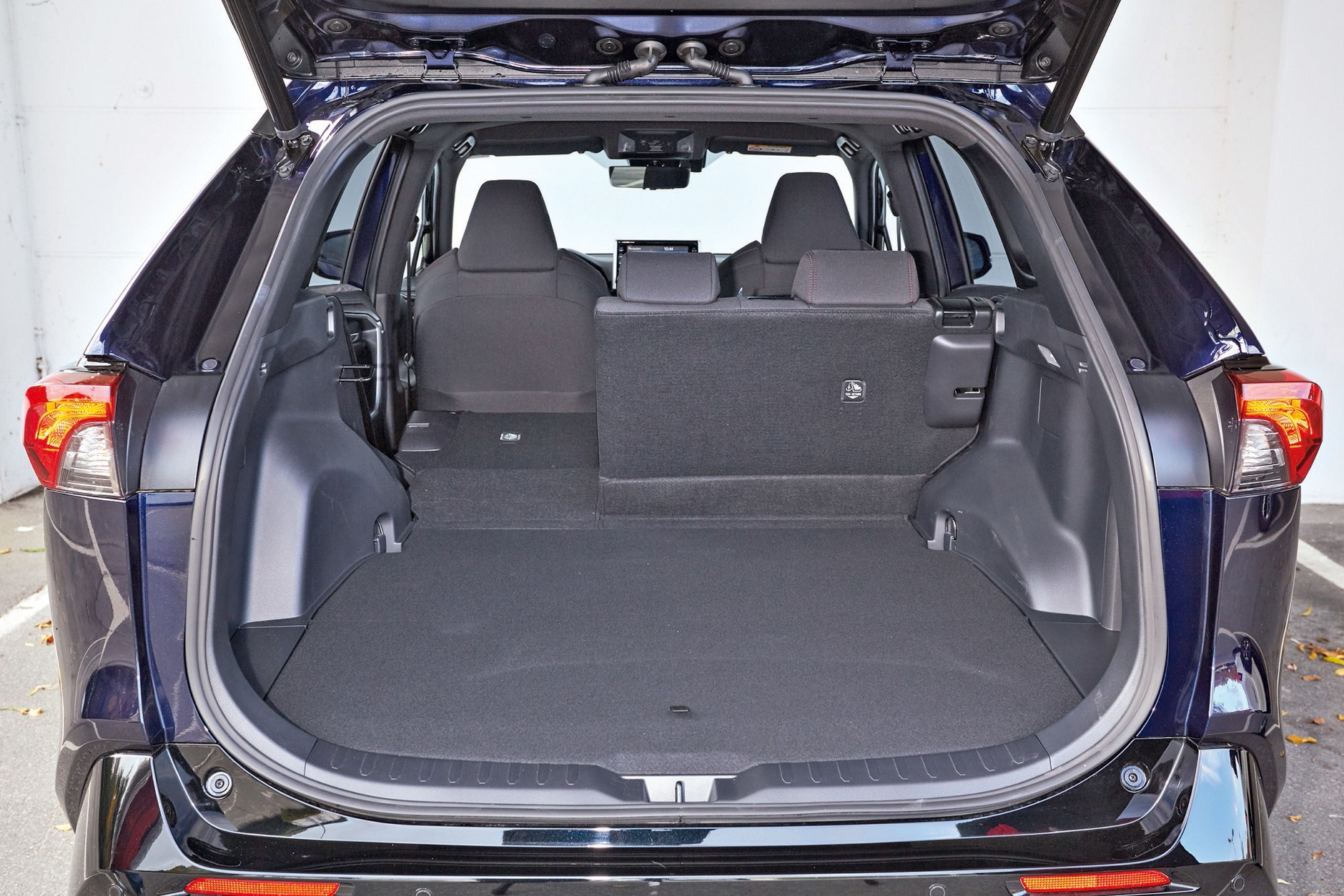 Toyota RAV4 2.5 Plug-In Hybrid - bagażnik