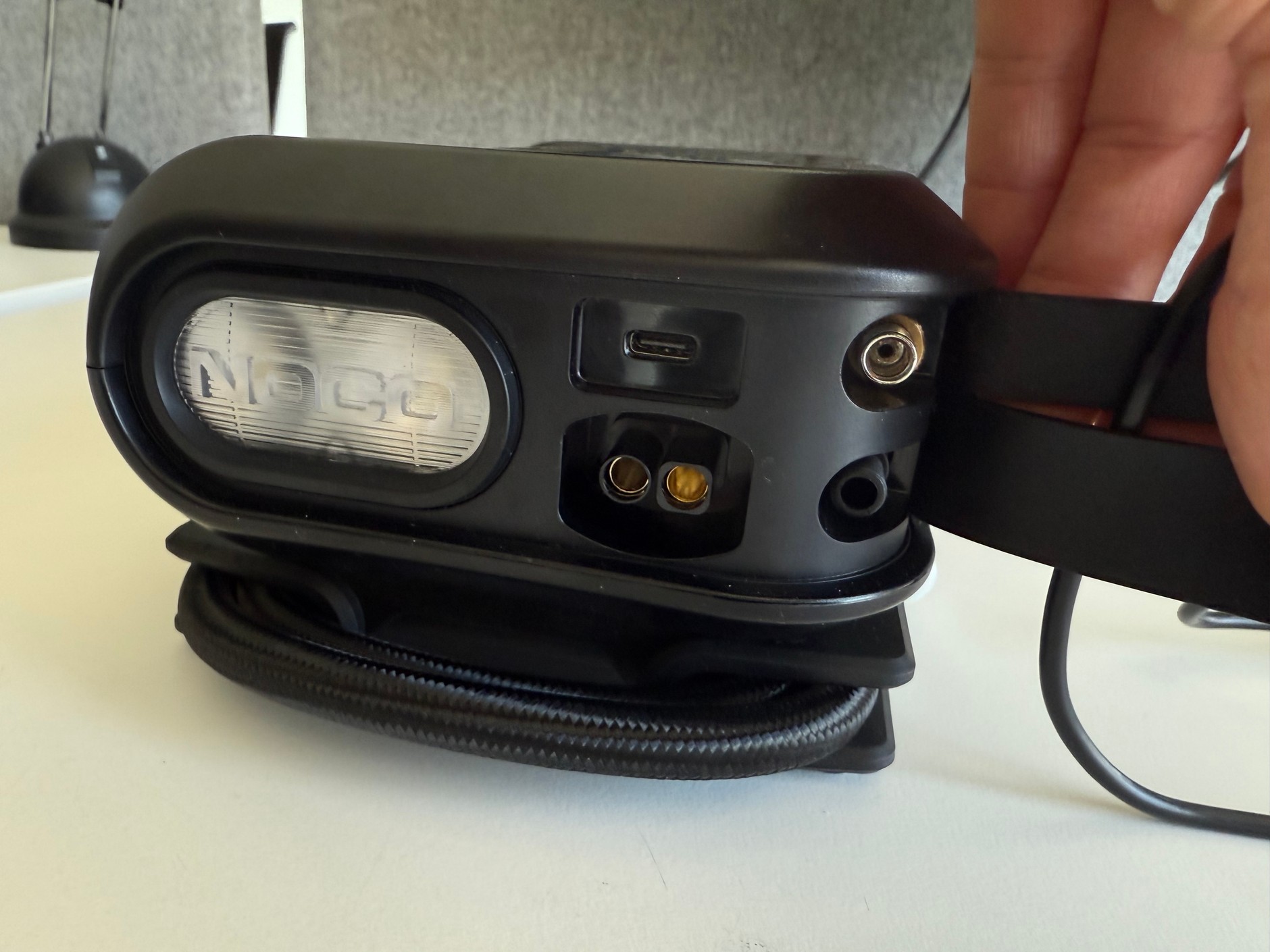 Złącze USB obsługuje moc 60 W – w obie strony