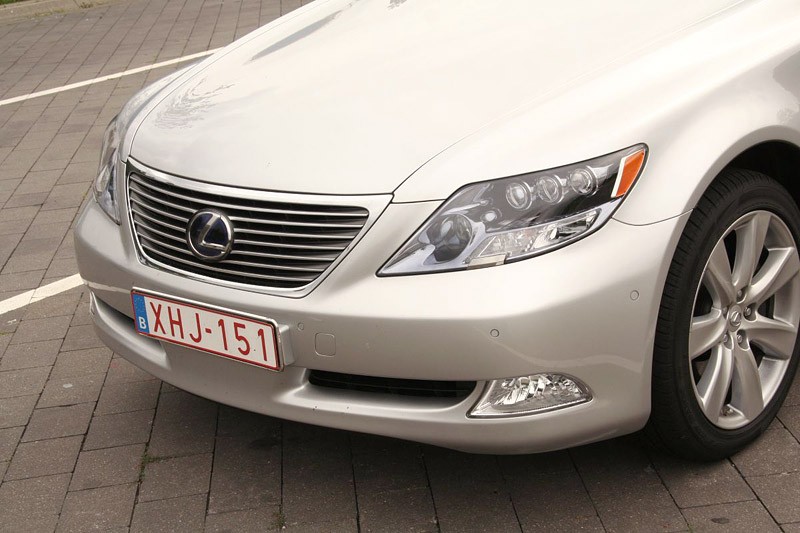 Lexus: hybrydowe wersje modeli GS i LS z większym bagażnikiem
