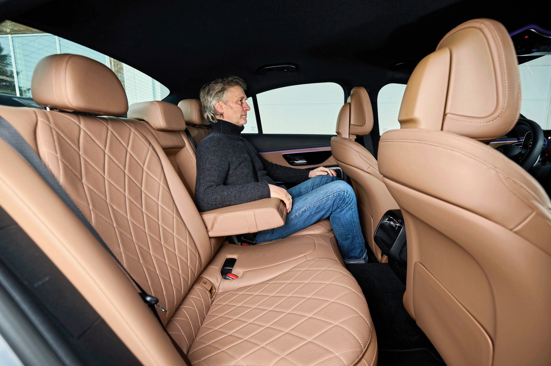 Mercedes E 400 e kontra Volvo S90 T8