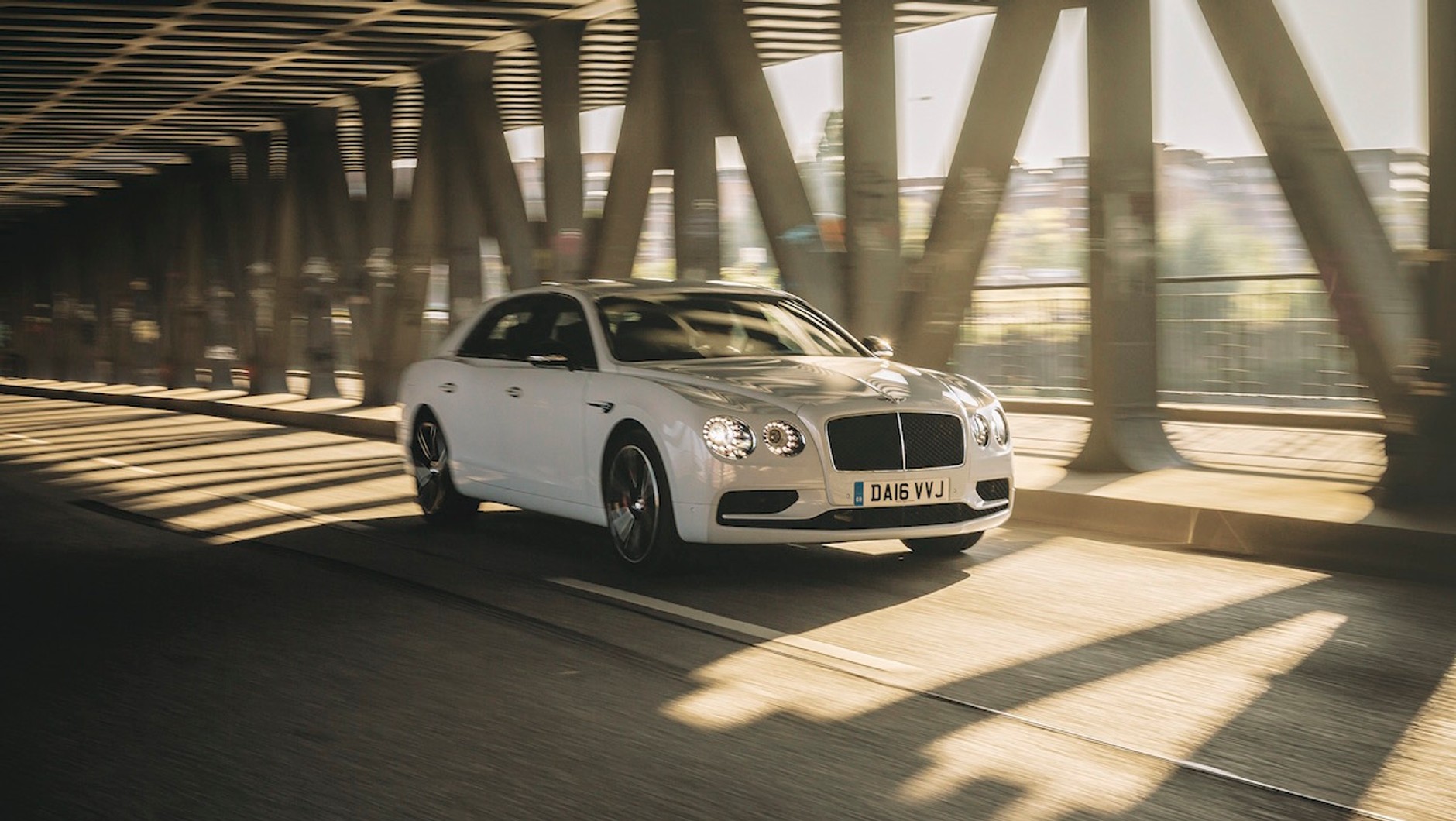 Bentley Flying Spur V8 S - Małe mieszkanko... w Bentleyu