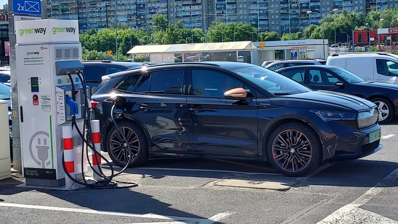 Skoda Enyaq 2022 80 kWh, stacja ładowania Greenway w Wałbrzychu