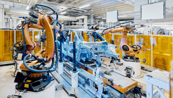 Staną dwie linie produkcyjne w Wolfsburgu. Volkswagen ujawnił powód decyzji