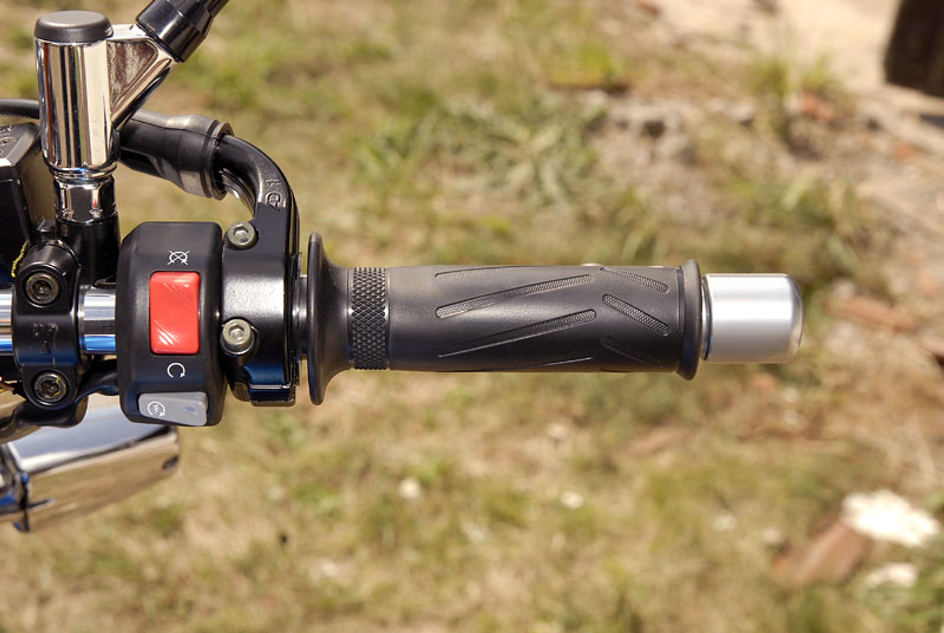 Yamaha XJR 1300: akademicka jazda (test)