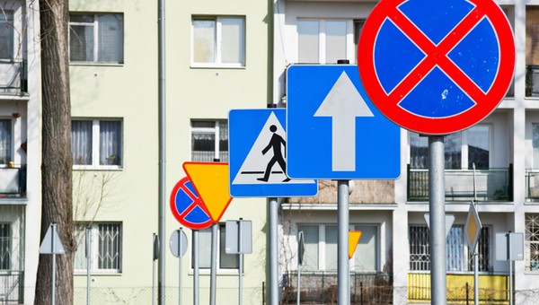 Czy będzie mniej znaków i ograniczeń na polskich drogach? Trwają prace