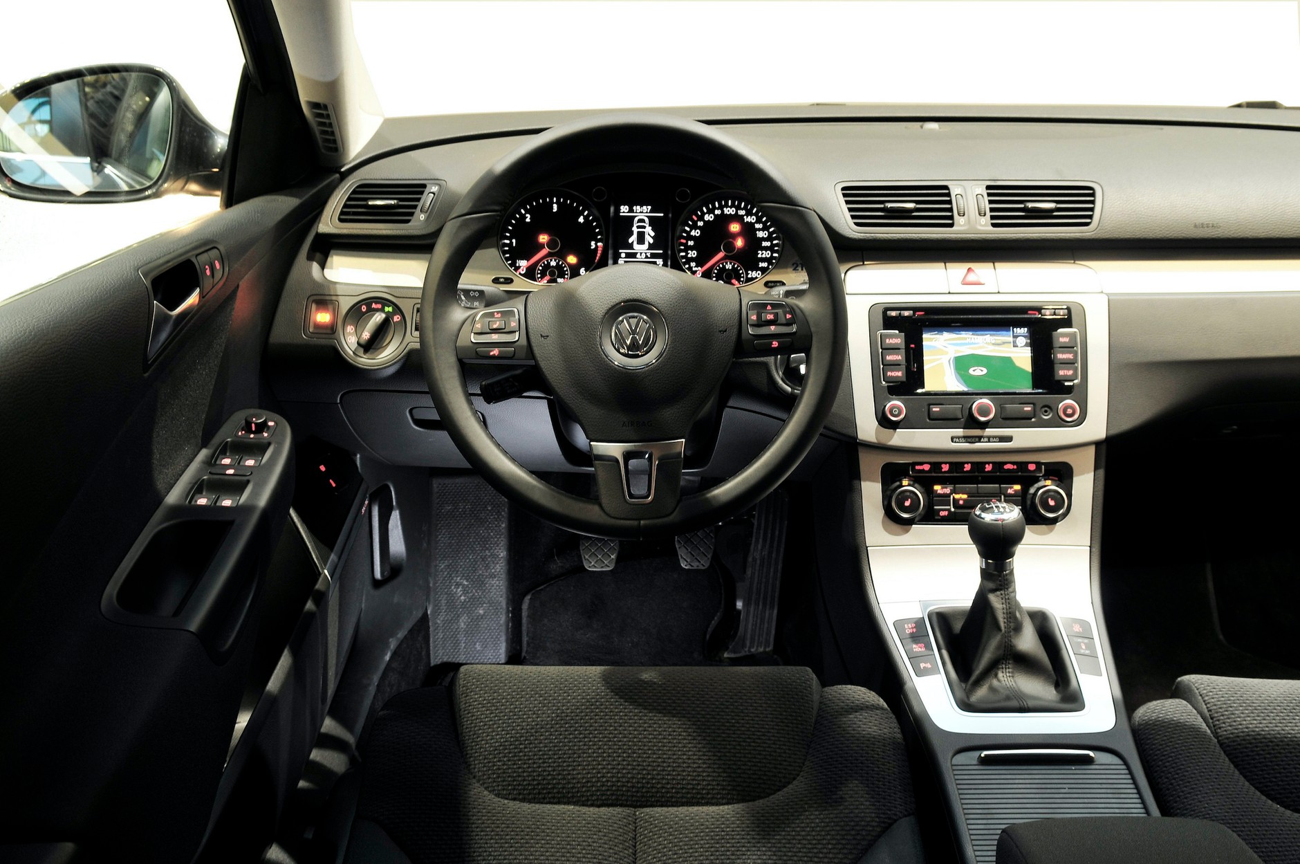 Porównanie: Ford Mondeo Kombi, Honda Accord Tourer, Škoda Superb Combi, Toyota Avensis Wagon i Volkswagen Passat  Variant