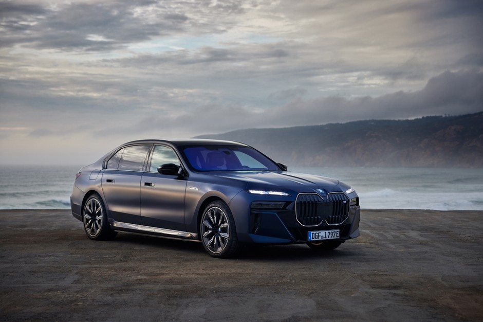 BMW i7 M70