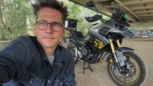 Jeździłem chińskim motocyklem ADV. Potrzebowałem kilku dni, by zrozumieć swój błąd. Test Voge 525 DSX