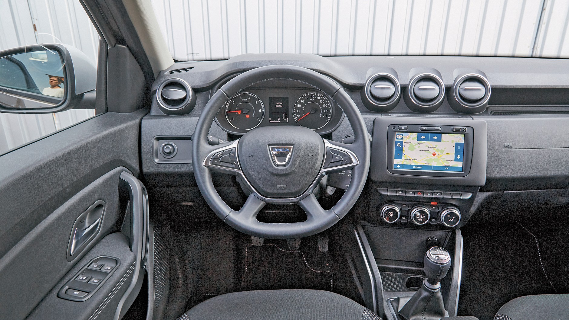 Cztery małe crossovery: Dacia