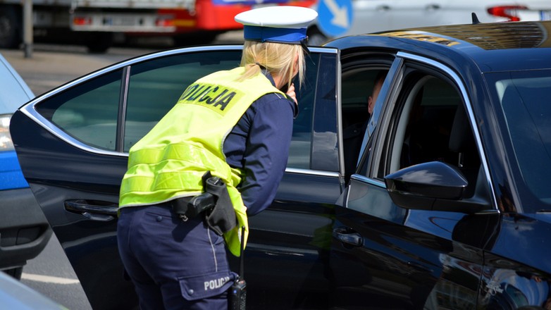 Policjantka na służbie - zdjęcie ilustracyjne