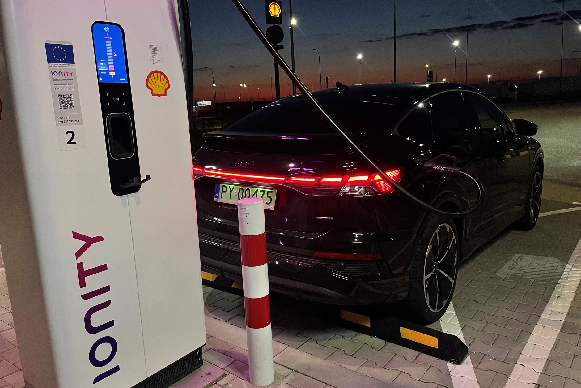 Najlepsze ładowanie na całej wycieczce? 100 km przed domem...