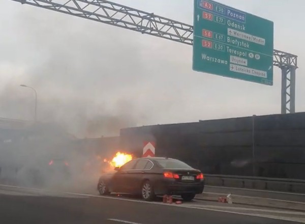 BMW zapaliło się na trasie S8. Czy to znów problemy z wadliwym układem EGR? [WIDEO]